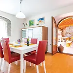 Дом отдыха Luxurious In Bregi