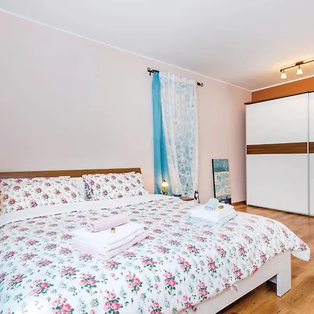 Cozy In Bregi With Wifi