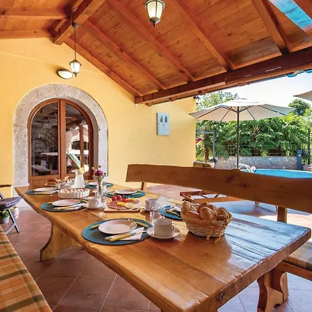 Ferienhaus Cozy In Bregi With Wifi