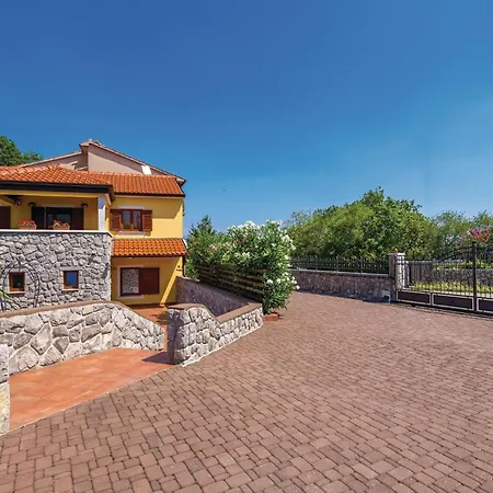 Cozy In Bregi With Wifi Breza