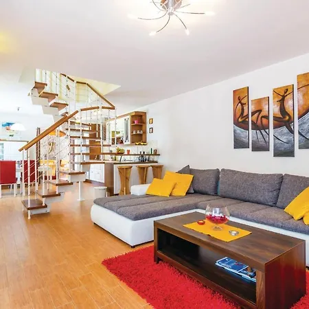 Prázdninový dům Luxurious In Bregi