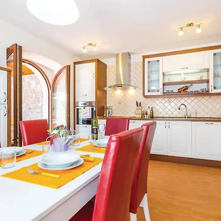 펜션 Cozy In Bregi With Wifi *