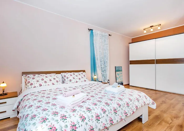 Cozy In Bregi With Wifi