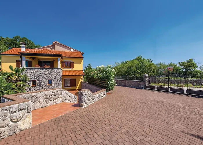 Cozy In Bregi With Wifi Breza