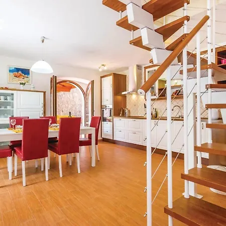 Cozy In Bregi With Wifi Дом отдыха