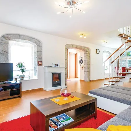 Cozy In Bregi With Wifi