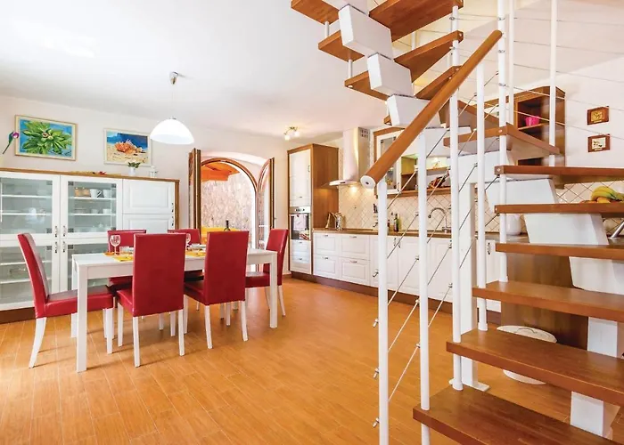 Cozy In Bregi With Wifi Holiday home