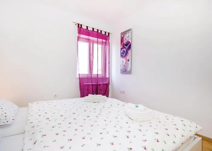 Cozy In Bregi With Wifi Holiday home *